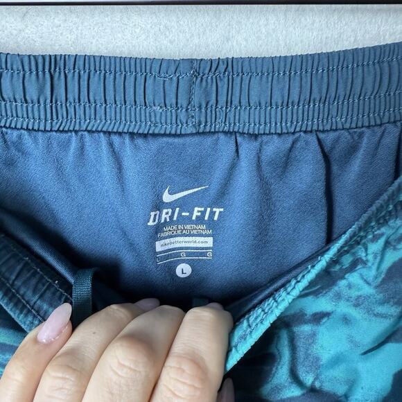 NIke Dri-Fit Womens Tempo Running Active Shorts Size M Liquid Print Green Blue L - Picture 5 of 11